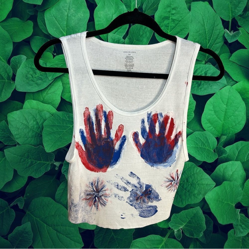5 for $25🔥Van Heusen Red, White & Blue Handpainted Cropped Tank Top Medium